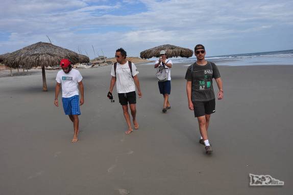 Com o irmão Guto e os sobrinhos Leo e João Pedro, início da caminhada de Fortim a Canoa Quebrada através do litoral do Ceará